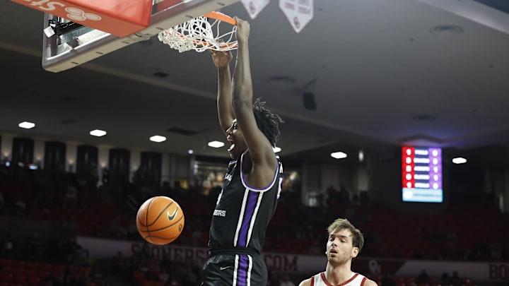 Dec 22, 2024; Norman, Oklahoma, USA; Central Arkansas Bears forward Nehemiah Turner (4) dunks against the Oklahoma Sooners during the first half at Lloyd Noble Center. Mandatory Credit: Alonzo Adams-Imagn Images Dec 22, 2024; Norman, Oklahoma, USA; Central Arkansas Bears forward Nehemiah Turner (4) dunks against the Oklahoma Sooners during the first half at Lloyd Noble Center. Mandatory Credit: Alonzo Adams-Imagn Images