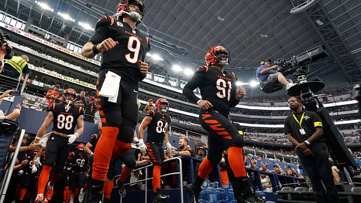 Cincinnati Bengals quarterback Joe Burrow (9) and Cincinnati Bengals defensive end Trey Hendrickson (91) take field field before in the first quarter of an NFL Week 2 game against the Dallas Cowboys, Sunday, Sept. 18, 2022, at AT&T Stadium in Arlington, Texas.Nfl Cincinnati Bengals At Dallas Cowboys Sept 18 2315