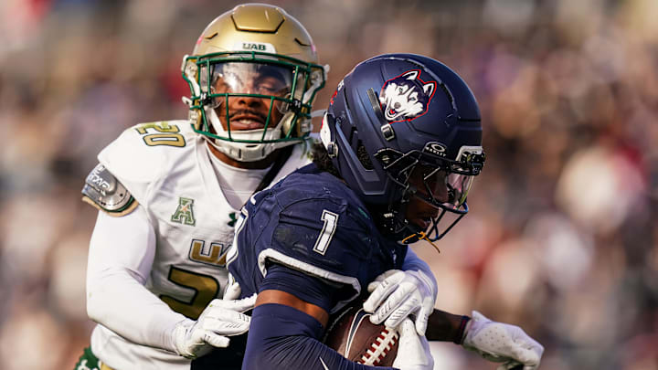 Nov 1, 2025; East Hartford, Connecticut, USA; UConn Huskies wide receiver Skyler Bell (1) makes the catch for a touchdown against UAB Blazers safety AJ Brown (20) in the second half at Pratt & Whitney Stadium at Rentschler Field. Mandatory Credit: David Butler II-Imagn Images