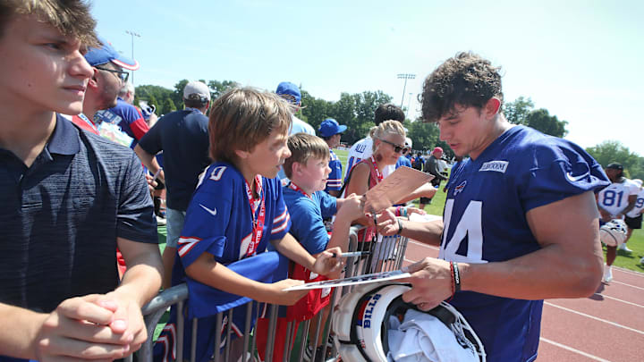 Bills linebacker Joe Andreessen signs autographs for fans during the second day of Buffalo Bills training camp.
