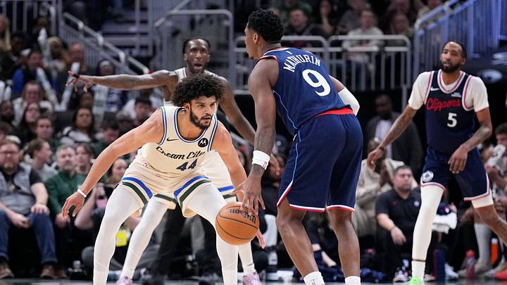 Mar 29, 2026; Milwaukee, Wisconsin, USA; Milwaukee Bucks guard Andre Jackson Jr. (44) defends against LA Clippers guard/forward Bennedict Mathurin (9) in the second half at Fiserv Forum. Mandatory Credit: Michael McLoone-Imagn Images Mar 29, 2026; Milwaukee, Wisconsin, USA; Milwaukee Bucks guard Andre Jackson Jr. (44) defends against LA Clippers guard/forward Bennedict Mathurin (9) in the second half at Fiserv Forum. Mandatory Credit: Michael McLoone-Imagn Images