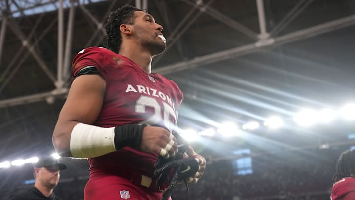 Arizona Cardinals linebacker Zaven Collins (25) walks off the field after their 27-23 loss to the Green Bay Packers at State Farm Stadium in Glendale on Oct. 19, 2025. Arizona Cardinals linebacker Zaven Collins (25) walks off the field after their 27-23 loss to the Green Bay Packers at State Farm Stadium in Glendale on Oct. 19, 2025.