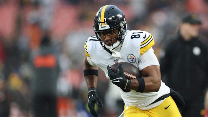 Dec 28, 2025; Cleveland, Ohio, USA; Pittsburgh Steelers tight end Jonnu Smith (81) warms up before the game against the Cleveland Browns at Huntington Bank Field. Mandatory Credit: Scott Galvin-Imagn Images