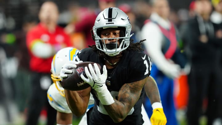 Dec 14, 2023; Paradise, Nevada, USA; Las Vegas Raiders wide receiver Jakobi Meyers (16) makes a Dec 14, 2023; Paradise, Nevada, USA; Las Vegas Raiders wide receiver Jakobi Meyers (16) makes a