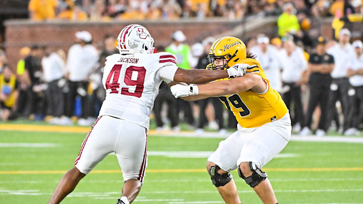 COLLEGE FOOTBALL: SEP 27 Massachusetts at Missouri