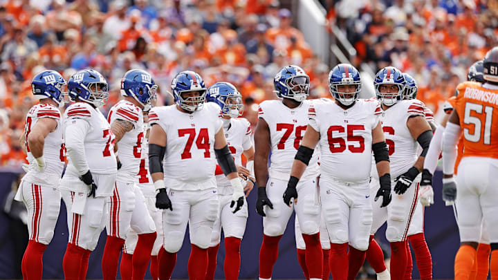  New York Giants offensive line members break the huddle.
