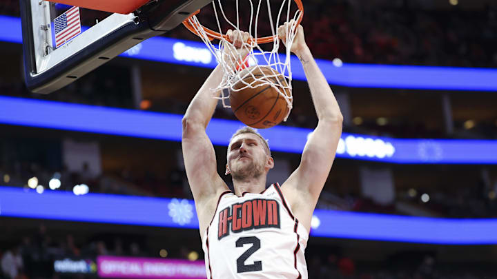 Nov 20, 2024; Houston, Texas, USA; Houston Rockets center Jock Landale (2) dunks the ball during the first quarter against the Indiana Pacers at Toyota Center. Mandatory Credit: Troy Taormina-Imagn Images Nov 20, 2024; Houston, Texas, USA; Houston Rockets center Jock Landale (2) dunks the ball during the first quarter against the Indiana Pacers at Toyota Center. Mandatory Credit: Troy Taormina-Imagn Images