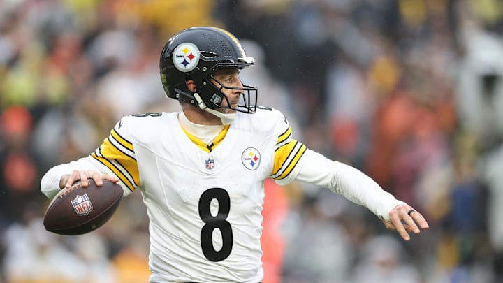 Dec 28, 2025; Cleveland, Ohio, USA; Pittsburgh Steelers quarterback Aaron Rodgers (8) looks to throw in the first quarter against the Cleveland Browns at Huntington Bank Field. Dec 28, 2025; Cleveland, Ohio, USA; Pittsburgh Steelers quarterback Aaron Rodgers (8) looks to throw in the first quarter against the Cleveland Browns at Huntington Bank Field.