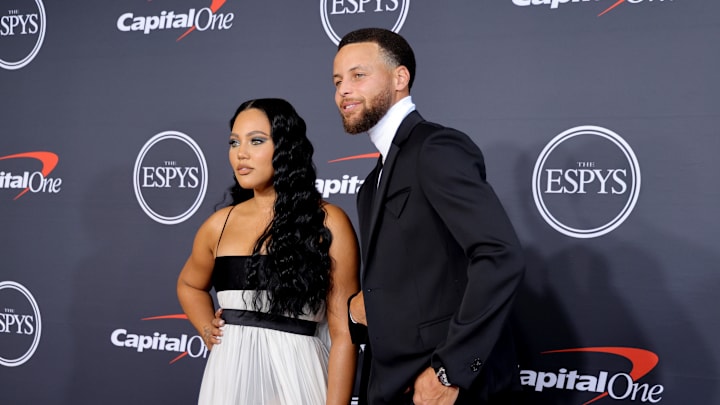 Curry estuvo en la gala junto con su esposa