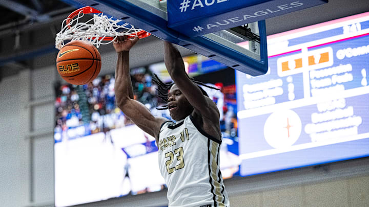 In the opening game of a showcase, Syracuse basketball 5-star priority target Jordan Smith Jr. dropped 40 points in a win.