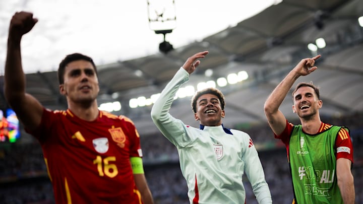 (R-L) Fabian Ruiz, Lamine Yamal and Rodri (Rodrigo Hernandez...