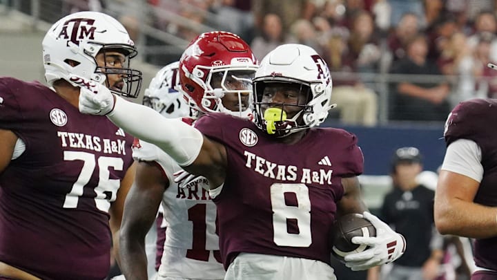 Texas A&M Aggies running back Le'Veon Moss #8 celebrating...