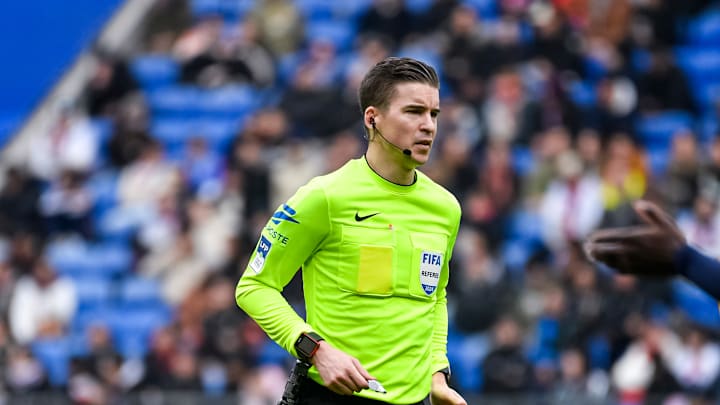 François Letexier est vu comme l'un des meilleurs arbitres d'Europe. François Letexier est vu comme l'un des meilleurs arbitres d'Europe.