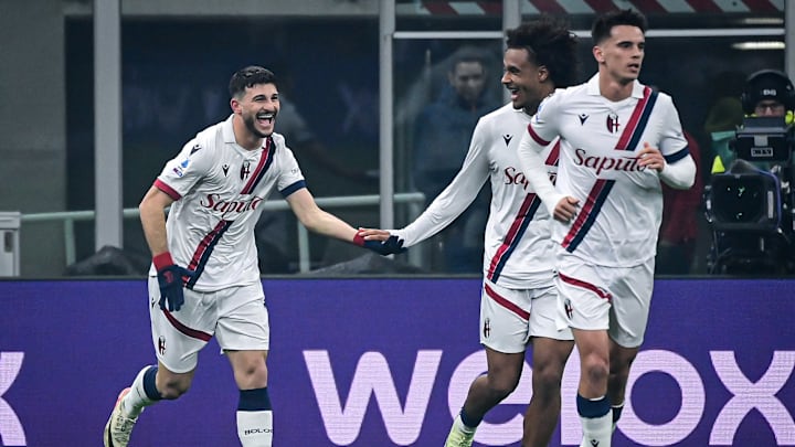 Orsolini esulta col resto del gruppo