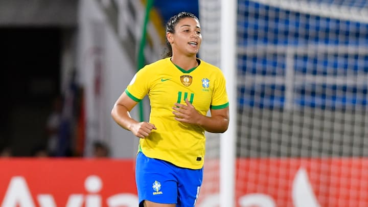 A camisa 14 é considerada titular da seleção A camisa 14 é considerada titular da seleção