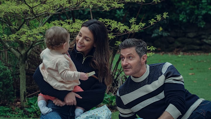 Fool Me Once. Michelle Keegan as Maya Stern and Richard Armitage as Joe Burkett in Fool Me Once. Cr. Matt SquireNetflix © 2023