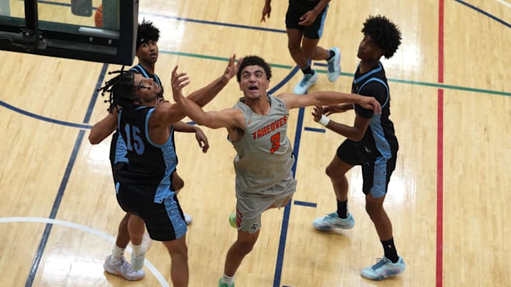 As 4-star guard Derek Dixon is set to decide, here's the latest in his recruitment. Syracuse basketball is in Dixon's top 6.