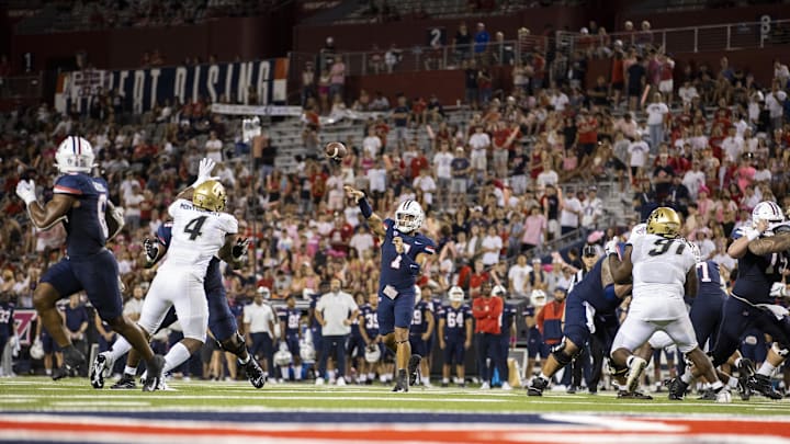 Oct 1, 2022; Tucson, Arizona, USA; Arizona Wildcats quarterback Jayden de Laura (7) throws a touchdown pass in the second half against the Colorado Buffaloes at Arizona Stadium. Mandatory Credit: Ivan Pierre Aguirre-Imagn Images
