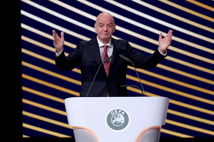 จานนี อินฟานติโน กางแขนออก