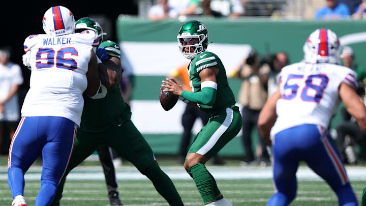 Sep 14, 2025; East Rutherford, New Jersey, USA; New York Jets quarterback Justin Fields (7) drops back to pass against the Buffalo Bills during the first half