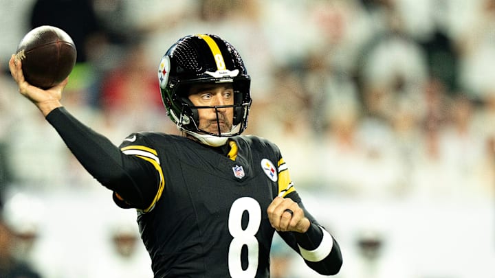 Pittsburgh Steelers quarterback Aaron Rodgers (8) throws a pass in the first quarter of the NFL game between the Cincinnati Bengals and Pittsburgh Steelers at Paycor Stadium in Cincinnati on Oct. 16, 2025.