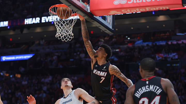 Apr 3, 2025; Miami, Florida, USA; Miami Heat center Kel'el Ware (7) dunks against Memphis Grizzlies center Zach Edey (14) during the third quarter at Kaseya Center. Mandatory Credit: Sam Navarro-Imagn Images Apr 3, 2025; Miami, Florida, USA; Miami Heat center Kel'el Ware (7) dunks against Memphis Grizzlies center Zach Edey (14) during the third quarter at Kaseya Center. Mandatory Credit: Sam Navarro-Imagn Images