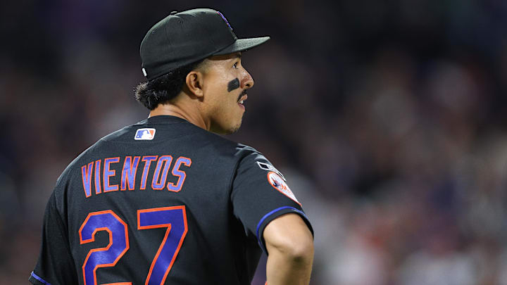 Apr 23, 2026; New York City, New York, USA;  New York Mets third baseman Mark Vientos (27) looks up at a replay during the fifth inning against the Minnesota Twins at Citi Field. Mandatory Credit: Vincent Carchietta-Imagn Images