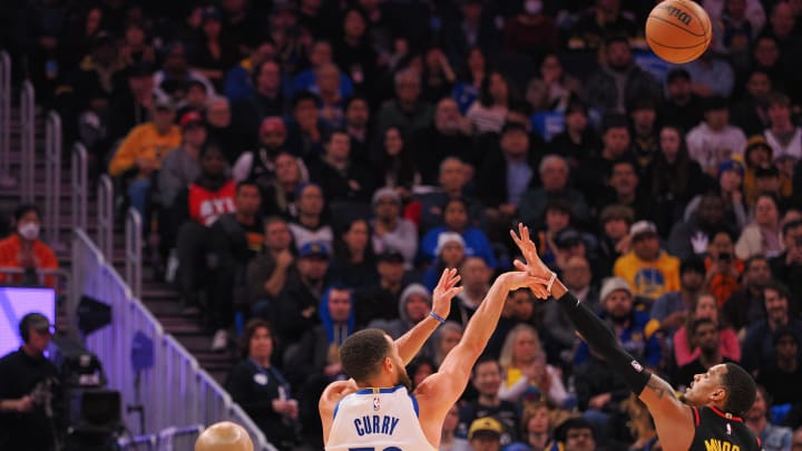 Jan 24, 2024; San Francisco, California, USA; Golden State Warriors guard Stephen Curry (30) scores a basket against Atlanta Hawks guard Dejounte Murray (5) during the second quarter at Chase Center. Mandatory Credit: Kelley L Cox-USA TODAY Sports