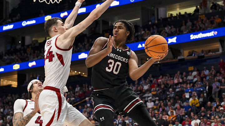 Mar 12, 2025; Nashville, TN, USA; South Carolina Gamecocks forward Collin Murray-Boyles (30) passes the ball under the arms of Arkansas Razorbacks forward Zvonimir Ivisic (44) during the second half at Bridgestone Arena. Mandatory Credit: Steve Roberts-Imagn Images Mar 12, 2025; Nashville, TN, USA; South Carolina Gamecocks forward Collin Murray-Boyles (30) passes the ball under the arms of Arkansas Razorbacks forward Zvonimir Ivisic (44) during the second half at Bridgestone Arena. Mandatory Credit: Steve Roberts-Imagn Images