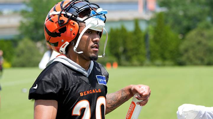Cincinnati Bengals cornerback DJ Turner II (20) grabs a water at Bengals practice, Tuesday, June 4, 2024, in Cincinnati. Cincinnati Bengals cornerback DJ Turner II (20) grabs a water at Bengals practice, Tuesday, June 4, 2024, in Cincinnati.
