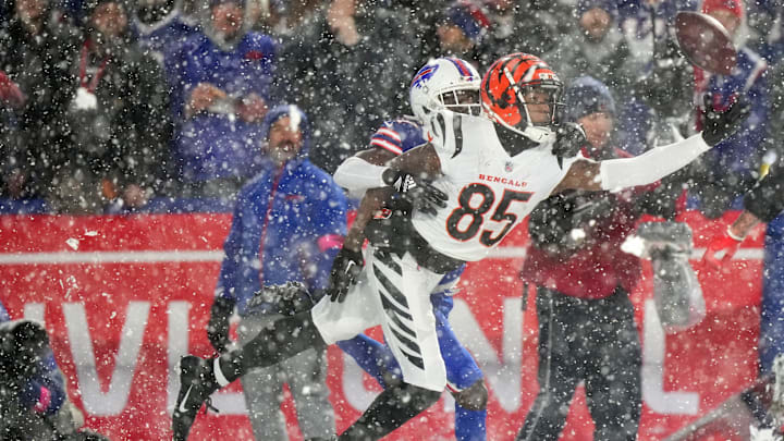 Cincinnati Bengals wide receiver Tee Higgins (85) draws a pass interference penalty in the fourth