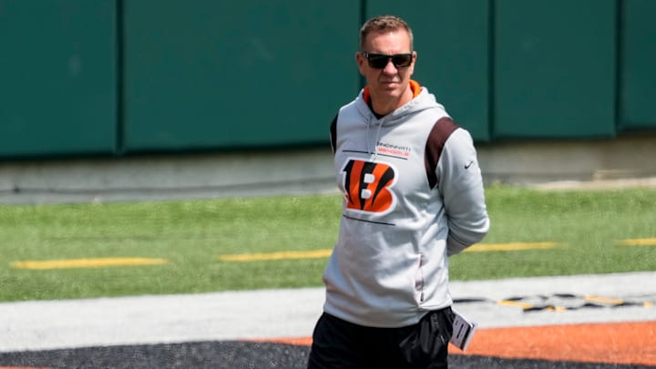 Cincinnati Bengals defensive coordinator Lou Anarumo runs drills during an off-season workout inside