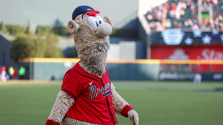 During some tough times, it'll be fun to get autographs from some Braves legends