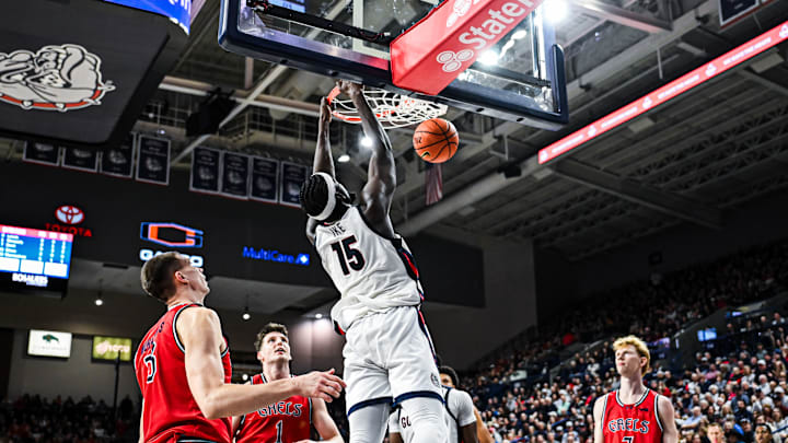 Gonzaga Bulldogs forward Graham Ike (15).