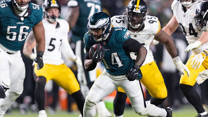Dec 15, 2024; Philadelphia, Pennsylvania, USA; Philadelphia Eagles running back Kenneth Gainwell (14) runs with the ball against the Pittsburgh Steelers during the fourth quarter at Lincoln Financial Field. Mandatory Credit: Bill Streicher-Imagn Images Dec 15, 2024; Philadelphia, Pennsylvania, USA; Philadelphia Eagles running back Kenneth Gainwell (14) runs with the ball against the Pittsburgh Steelers during the fourth quarter at Lincoln Financial Field. Mandatory Credit: Bill Streicher-Imagn Images