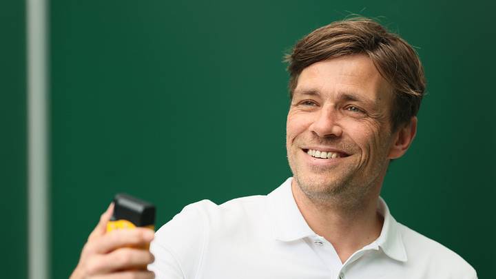 Hat gut lachen: Clemens Fritz hat den nächsten guten Deal für Werder eingetütet Hat gut lachen: Clemens Fritz hat den nächsten guten Deal für Werder eingetütet