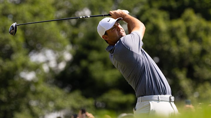 Scottie Scheffler withstood the wind and stayed in a share of the lead at the Travelers Championship. 