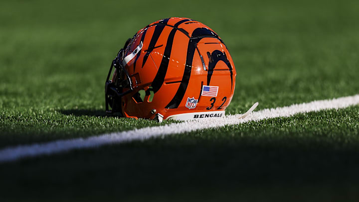 Dec 1, 2024; Cincinnati, Ohio, USA; A general view of the helmet of Cincinnati Bengals running back Trayveon Williams (32) during warmups before the game against the Pittsburgh Steelers at Paycor Stadium. Mandatory Credit: Katie Stratman-Imagn Images Dec 1, 2024; Cincinnati, Ohio, USA; A general view of the helmet of Cincinnati Bengals running back Trayveon Williams (32) during warmups before the game against the Pittsburgh Steelers at Paycor Stadium. Mandatory Credit: Katie Stratman-Imagn Images