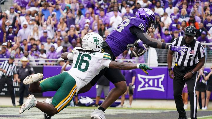 Oct 18, 2025; Fort Worth, Texas, USA; TCU Horned Frogs tight end Ka'Morreun Pimpton (88) makes the touchdown catch in front of Baylor Bears safety Kendrick Simpkins (16) during the second half of a game at Amon G. Carter Stadium. Mandatory Credit: Raymond Carlin III-Imagn Images Oct 18, 2025; Fort Worth, Texas, USA; TCU Horned Frogs tight end Ka'Morreun Pimpton (88) makes the touchdown catch in front of Baylor Bears safety Kendrick Simpkins (16) during the second half of a game at Amon G. Carter Stadium. Mandatory Credit: Raymond Carlin III-Imagn Images