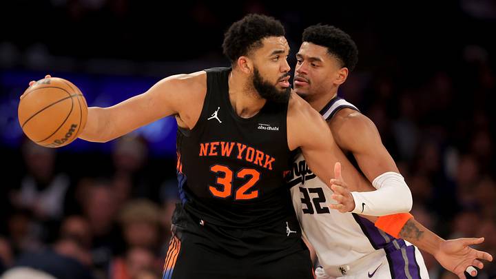 Jan 27, 2026; New York, New York, USA; New York Knicks center Karl-Anthony Towns (32) controls the ball against Sacramento Kings center Dylan Cardwell (32) during the fourth quarter at Madison Square Garden. Mandatory Credit: Brad Penner-Imagn Images Jan 27, 2026; New York, New York, USA; New York Knicks center Karl-Anthony Towns (32) controls the ball against Sacramento Kings center Dylan Cardwell (32) during the fourth quarter at Madison Square Garden. Mandatory Credit: Brad Penner-Imagn Images