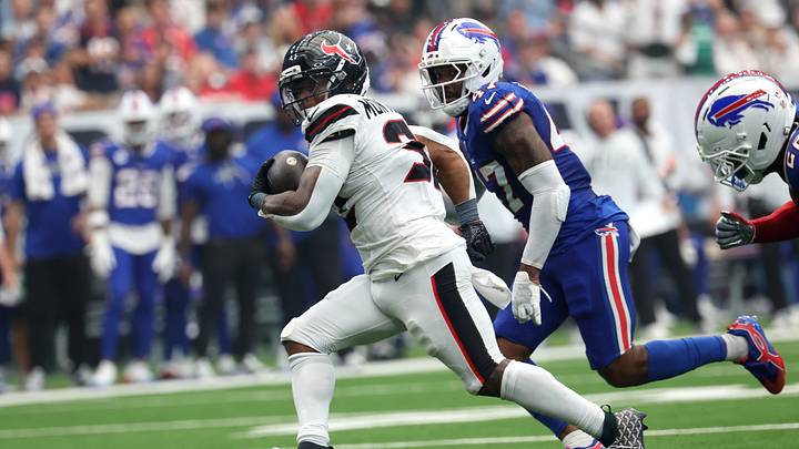 Sep 13, 2026; Houston, Texas, USA; Houston Texans running back David Montgomery (32) runs with the ball for a touchdown against the Buffalo Bills during the first half at Reliant Stadium. Mandatory Credit: Thomas Shea-Imagn Images Sep 13, 2026; Houston, Texas, USA; Houston Texans running back David Montgomery (32) runs with the ball for a touchdown against the Buffalo Bills during the first half at Reliant Stadium. Mandatory Credit: Thomas Shea-Imagn Images