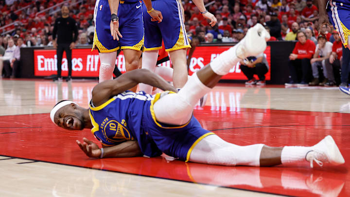 Los Warriors prácticamente no contaron con Jimmy Butler en el Juego 2 de su serie de playoffs frente a Rockets