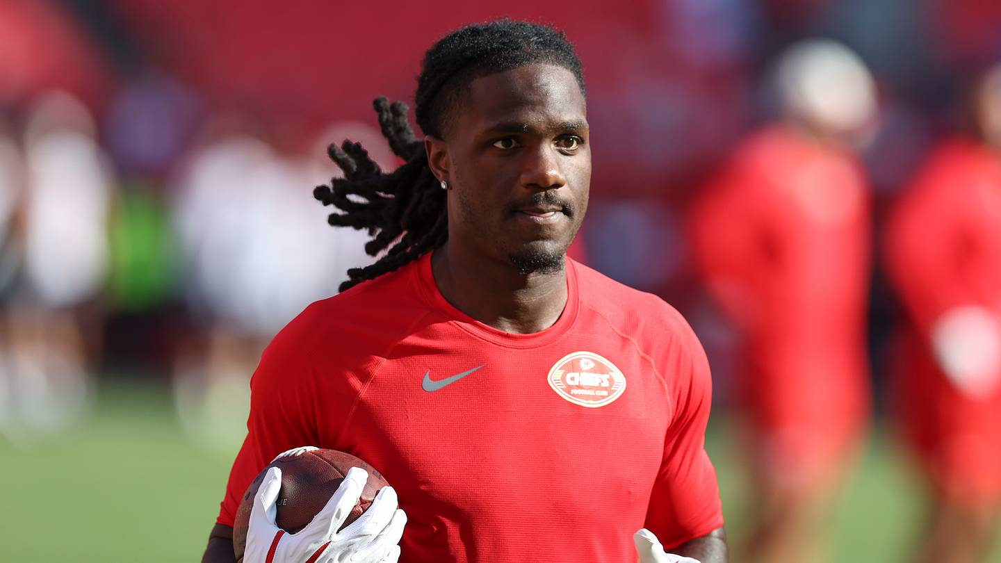 Chiefs roster roundup: Andrew Armstrong promoted, Nate Carter to practice squad