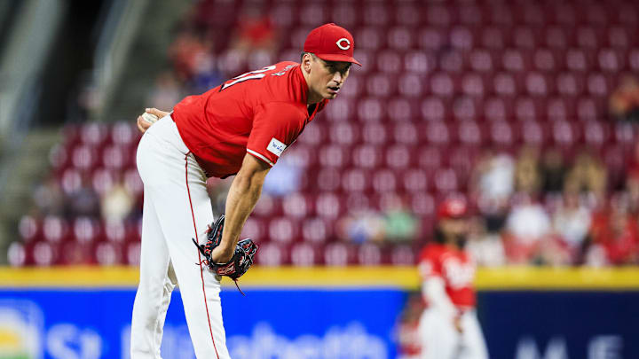 Sep 4, 2024; Cincinnati, Ohio, USA; Cincinnati Reds relief pitcher Brent Suter (31) prepares to pitch in the ninth inning against the Houston Astros at Great American Ball Park. Mandatory Credit: Katie Stratman-Imagn Images Sep 4, 2024; Cincinnati, Ohio, USA; Cincinnati Reds relief pitcher Brent Suter (31) prepares to pitch in the ninth inning against the Houston Astros at Great American Ball Park. Mandatory Credit: Katie Stratman-Imagn Images