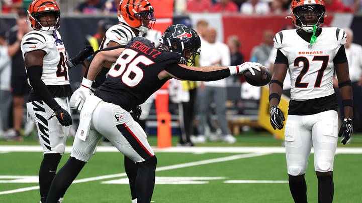 Sep 20, 2026; Houston, Texas, USA;  Houston Texans tight end Dalton Schultz (86) celebrates a first down during the second quarter against the Cincinnati Bengals at Reliant Stadium.  Mandatory Credit: Thomas Shea-Imagn Images
