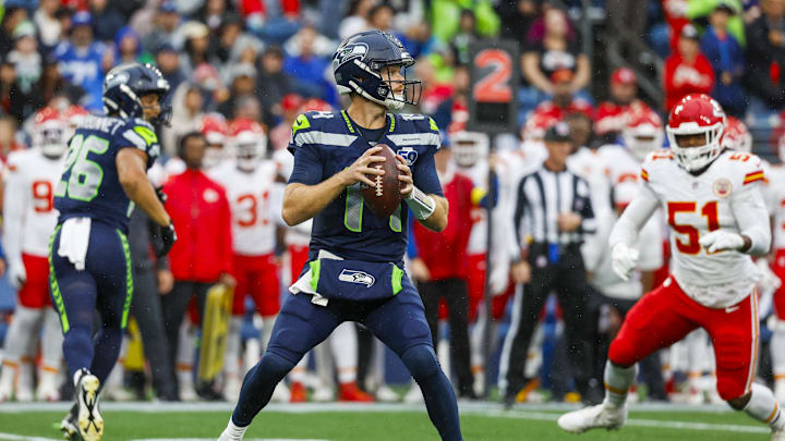 Aug 15, 2025; Seattle, Washington, USA; Seattle Seahawks quarterback Sam Darnold (14) looks to pass against the Kansas City Chiefs during the first quarter at Lumen Field. Mandatory Credit: Joe Nicholson-Imagn Images Aug 15, 2025; Seattle, Washington, USA; Seattle Seahawks quarterback Sam Darnold (14) looks to pass against the Kansas City Chiefs during the first quarter at Lumen Field. Mandatory Credit: Joe Nicholson-Imagn Images