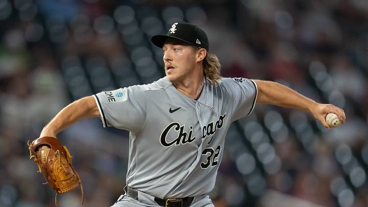 Aug 28, 2026; Minneapolis, Minnesota, USA; Chicago White Sox pitcher Hagen Smith (32) delivers a pitch against the Minnesota Twins in the sixth inning at Target Field. Mandatory Credit: Jesse Johnson-Imagn Images Aug 28, 2026; Minneapolis, Minnesota, USA; Chicago White Sox pitcher Hagen Smith (32) delivers a pitch against the Minnesota Twins in the sixth inning at Target Field. Mandatory Credit: Jesse Johnson-Imagn Images