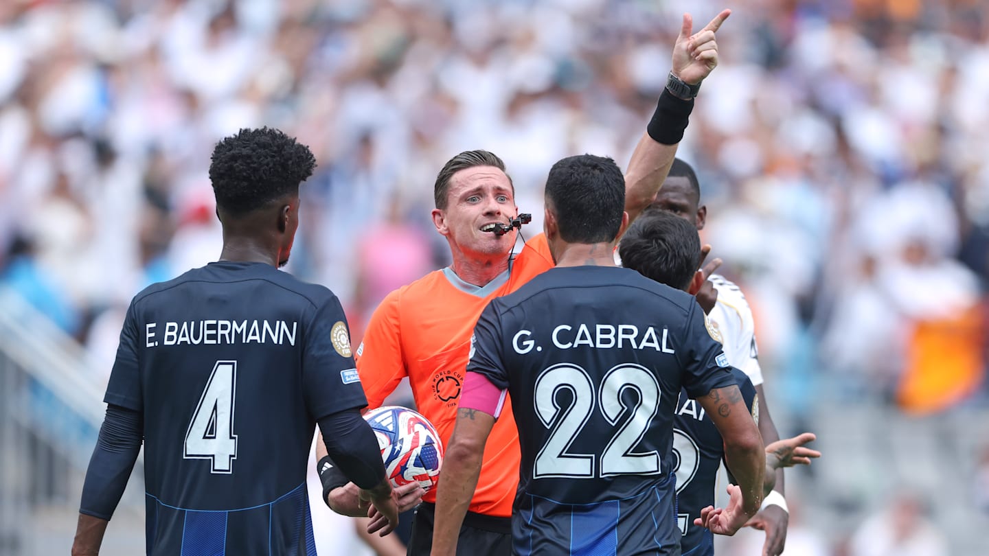 Pachuca e Real Madrid: Um Jogo Marcado por Controvérsias e Sinais de Esperança