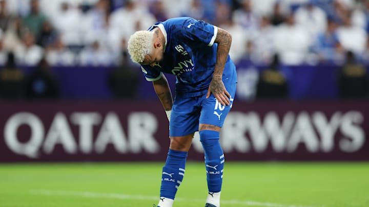 A frustrating evening for Neymar as he pulls up injured yet again