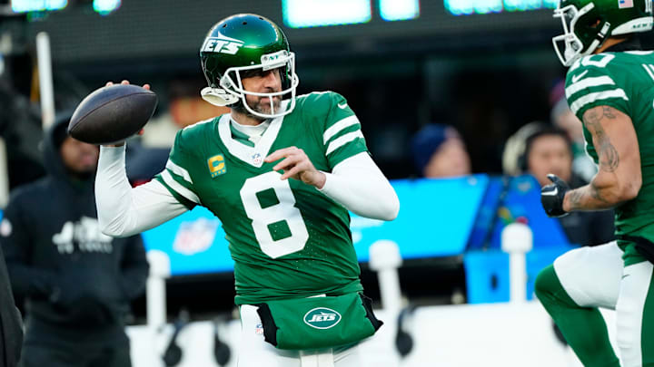 New York Jets quarterback Aaron Rodgers (8) warms up before the game, Sunday January 5, 2025, in East Rutherford. New York Jets quarterback Aaron Rodgers (8) warms up before the game, Sunday January 5, 2025, in East Rutherford.